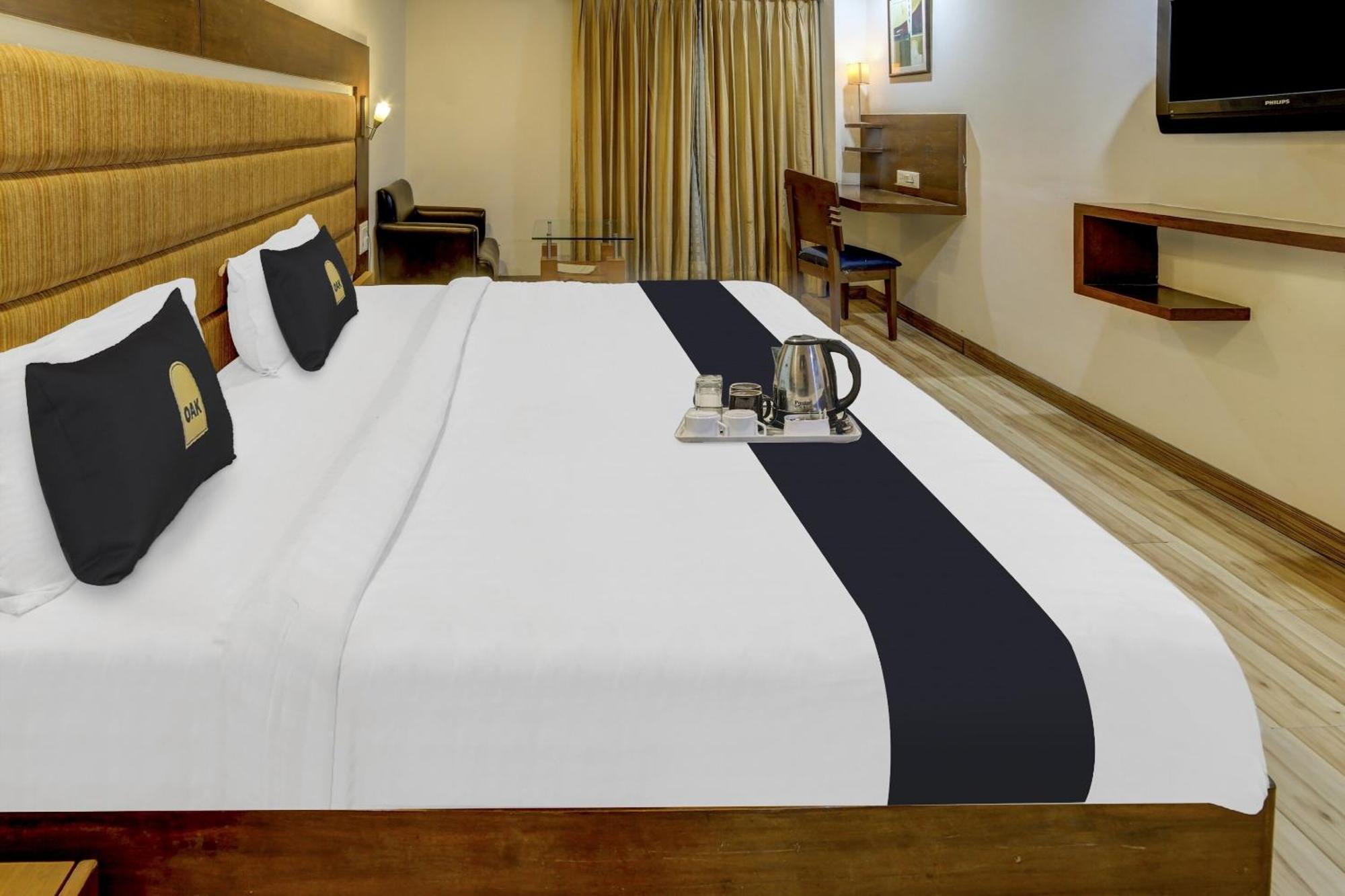 Collection O Cambay Sapphire Hotel Sarkhej Eksteriør billede